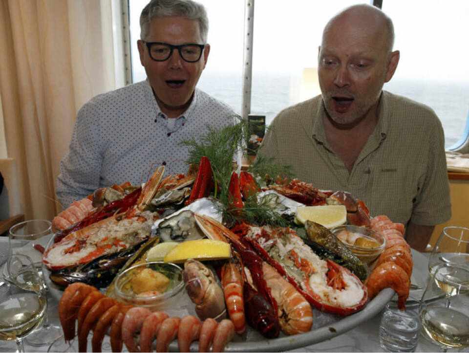 ABU: s Olle Lidesjö och Fiskejournalens Håkan Otterberg tappar hakan på restaurangen Happy Lobster.